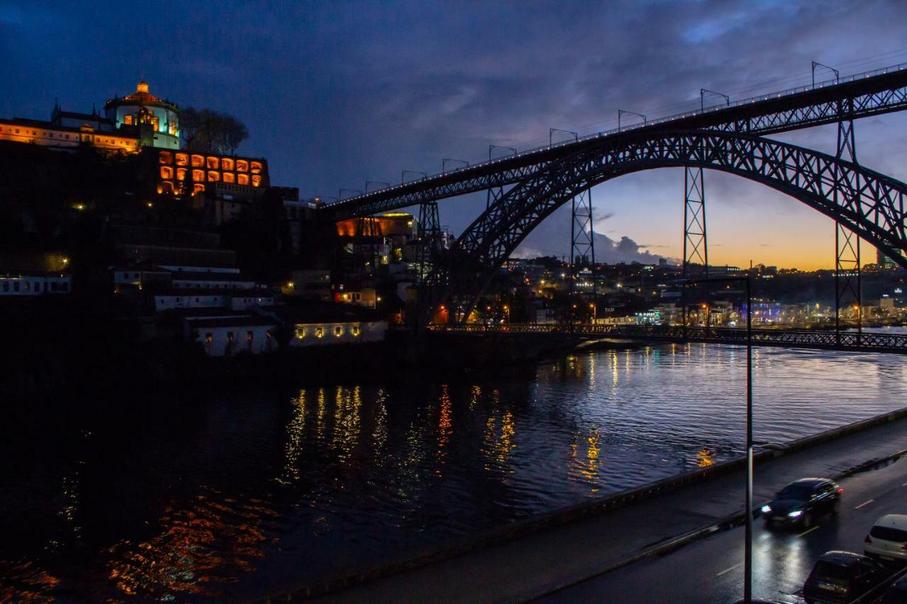 Red House By The River Apartment Porto Luaran gambar