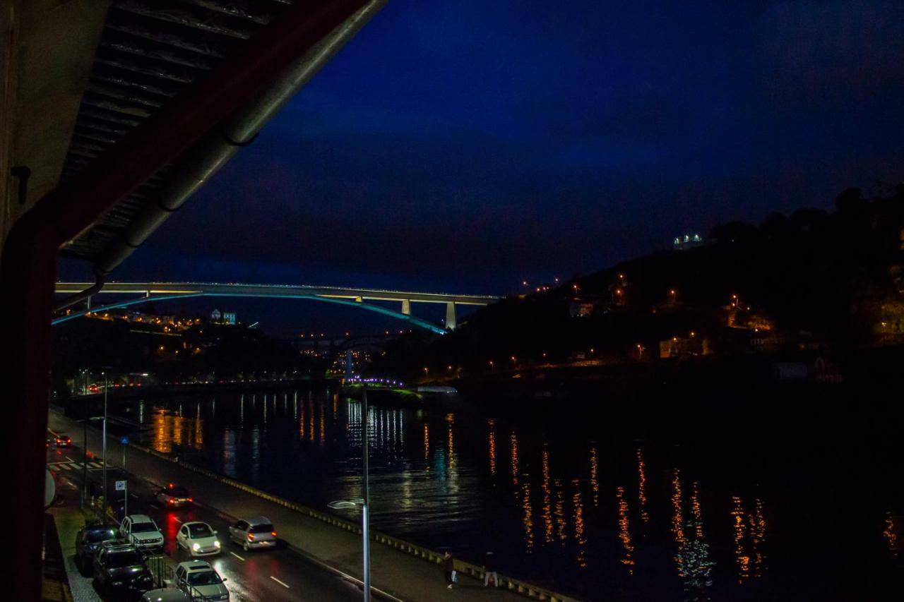 Red House By The River Apartment Porto Luaran gambar